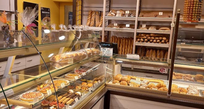 Vitrine de pâtisseries maison de la Boulangerie Ouvrard
